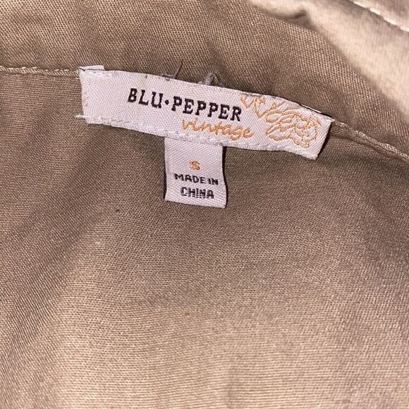 ✨HP✨BLU PEPPER ARMY UTILITY JACKET W/ CROCHET DETAIL✨ - Picture 4 of 5